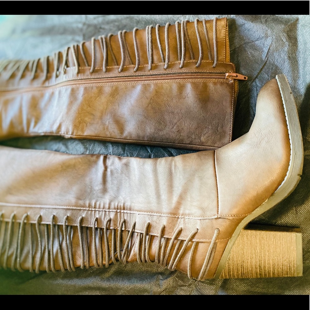 Journee* Brand New Laced Back Heeled Boots